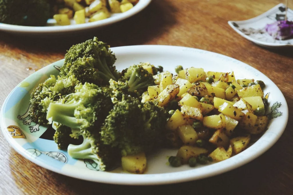 Broccoli And Cheddar Baked Potatoes